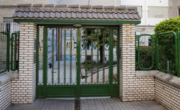 Un hombre mata a su madre de 80 años en Aluche y se tira por la ventana