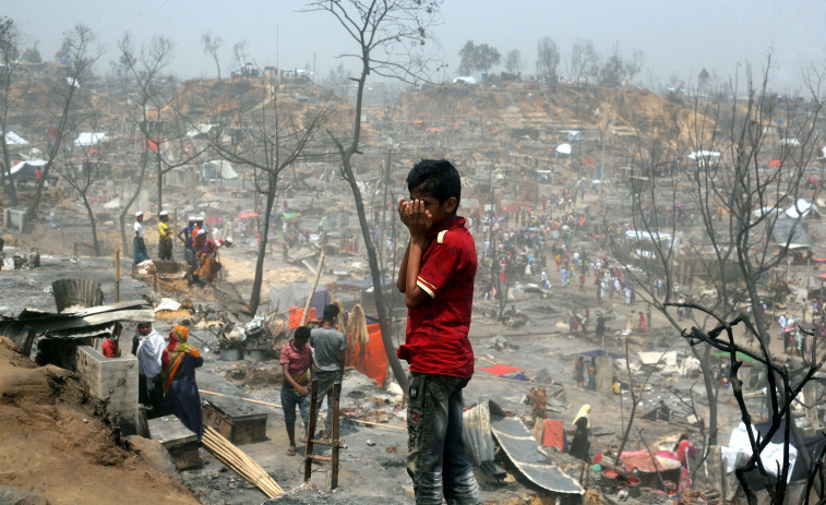 Un incendio deja 15 muertos y más de 500 heridos en un campamento rohinyá en Bangladesh
