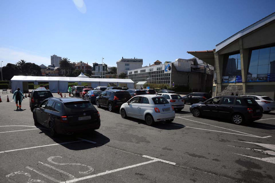 Las colas que se registraron en el cribado de Riazor causan el malestar entre los coruñeses