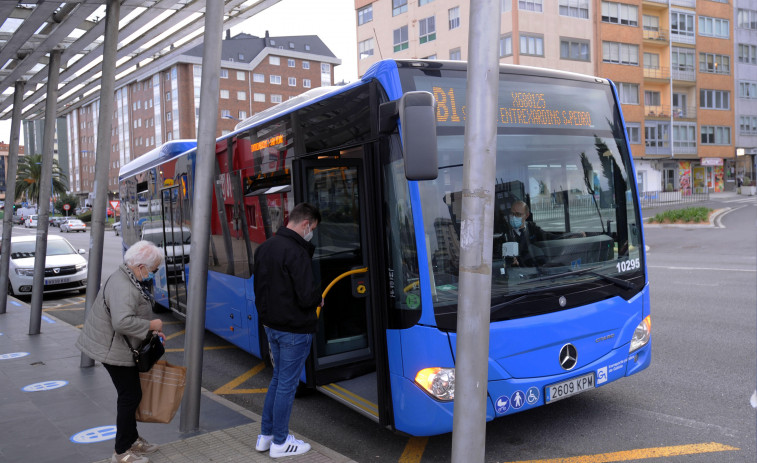 Bergondo alerta de que se siguen incumpliendo  los horarios de los autobuses