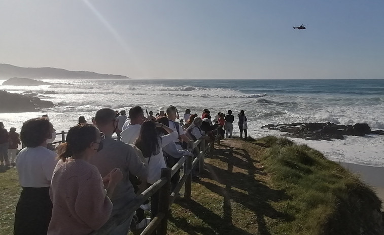 Muere ahogado un hombre de unos 40 años al que el mar arrebató en la playa de Repibelo