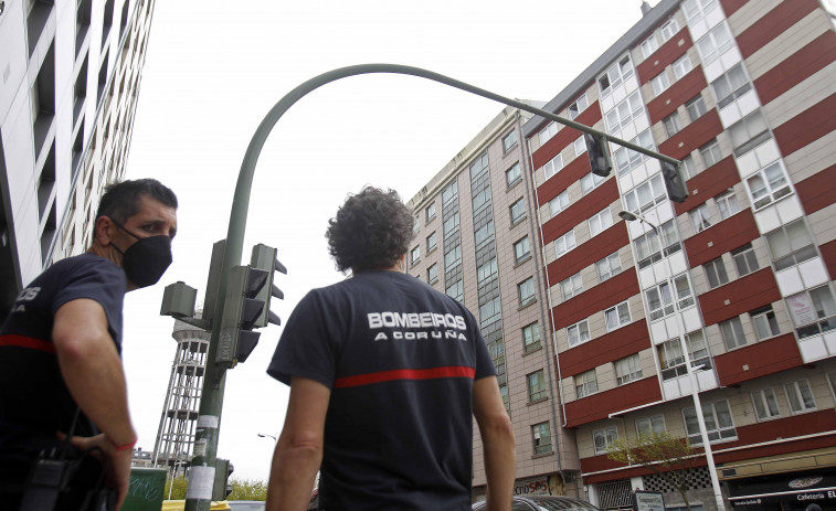 Los Bomberos acuden al Ventorrillo tras una alerta por un nido de abejas en un semáforo