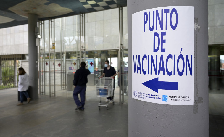 El Sergas estudia crear un sistema de cita previa para vacunar a los menores de 40