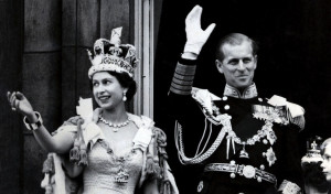 El príncipe Felipe, siempre dos pasos por detrás de la reina Isabel