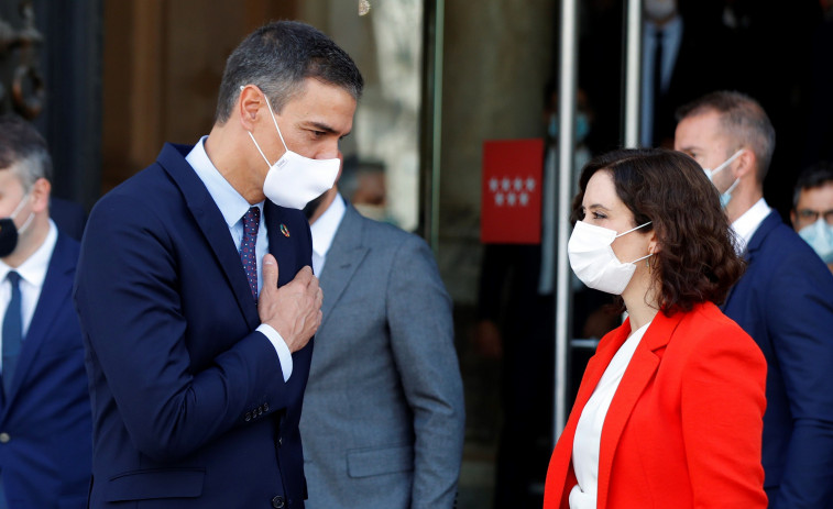 Sánchez sigue la estela de Ayuso, muy a su pesar