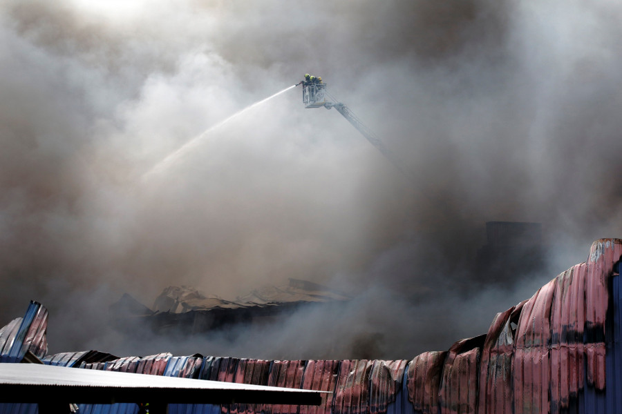 Calculan pérdidas de hasta 15 millones por el incendio en el polígono de O Ceao