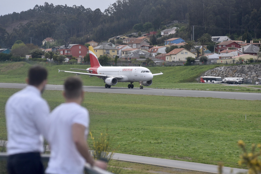 El aeropuerto de Alvedro lidera en operaciones, pero pierde un 46% de sus pasajeros en marzo