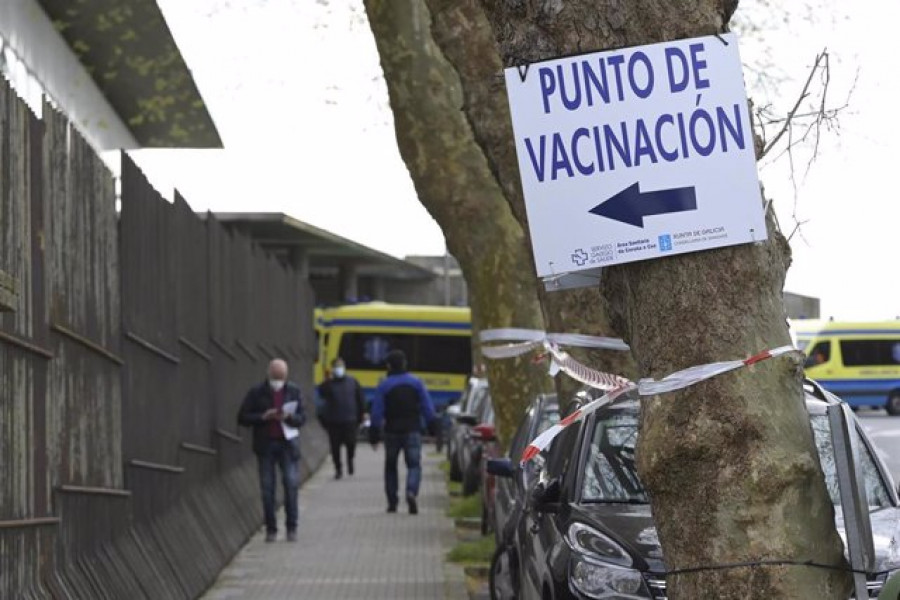 Galicia volverá a citar a los 6.000 mayores de 80 años que rechazaron vacunarse: "Tenemos que convencerlos"