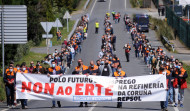Centenares de personas marcharon ayer contra el  ERTE en la refinería de Repsol