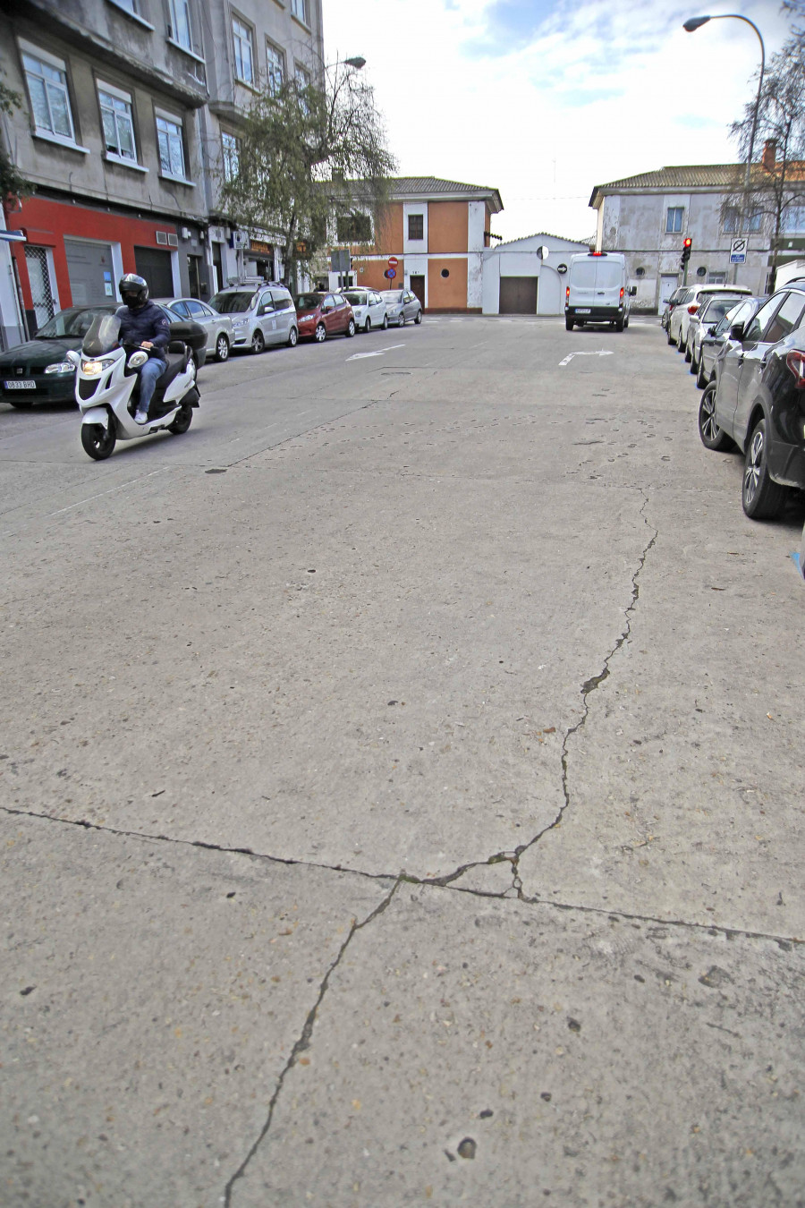 Los taxistas de la ciudad solicitan al Gobierno local que se arregle el firme de la calle de Pla y Cancela
