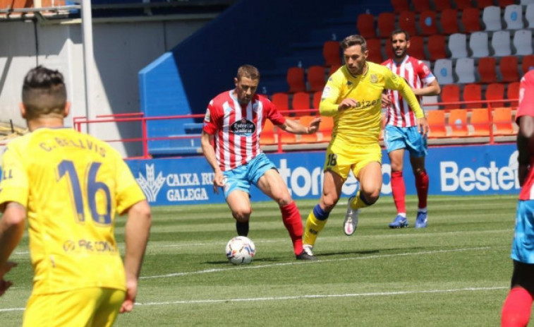 Dos penaltis absurdos hunden un poco más al Lugo