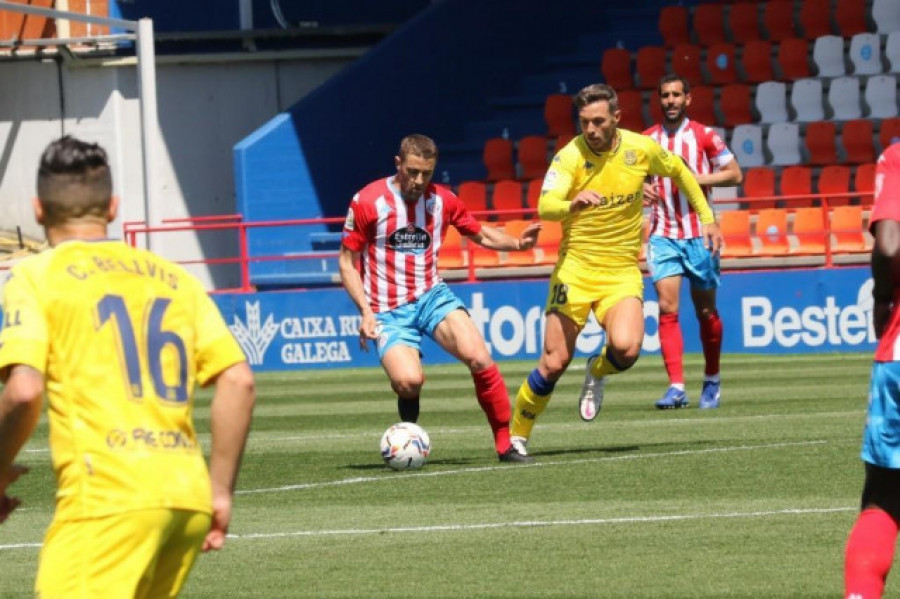 Dos penaltis absurdos hunden un poco más al Lugo