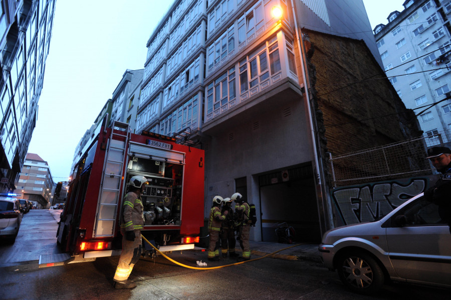 Los Bomberos acuden a la calle Cordelería  por una caída de cascotes