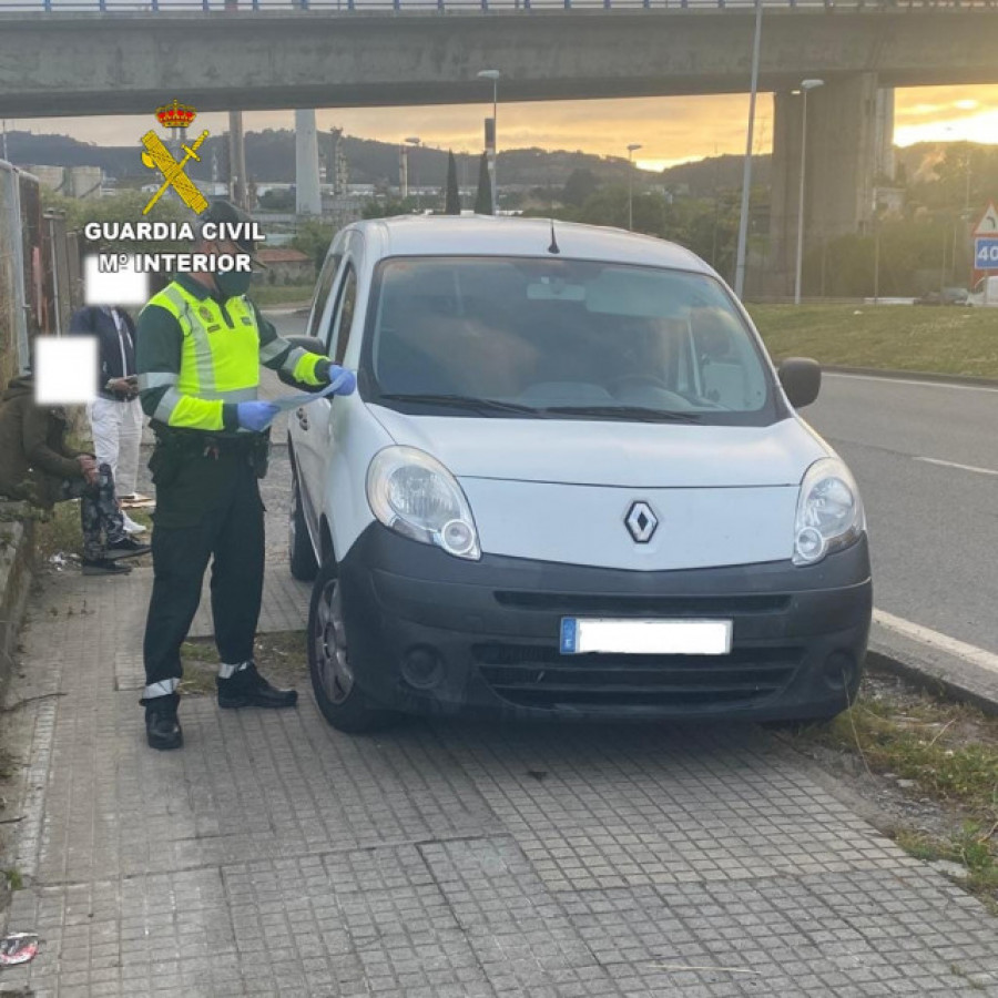 La Guardia Civil detiene en A Coruña a una vecina de Boiro por llevarse un coche