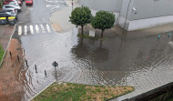 Una tromba de agua hace saltar las tapas de pluviales y provoca casi 30 incidencias