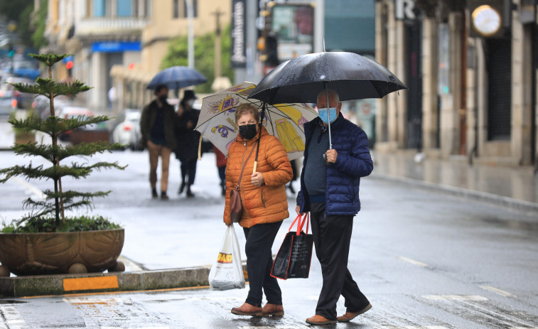 La borrasca “Lola” rompe la tendencia de una primavera seca a base de rayos  y chubascos intensos