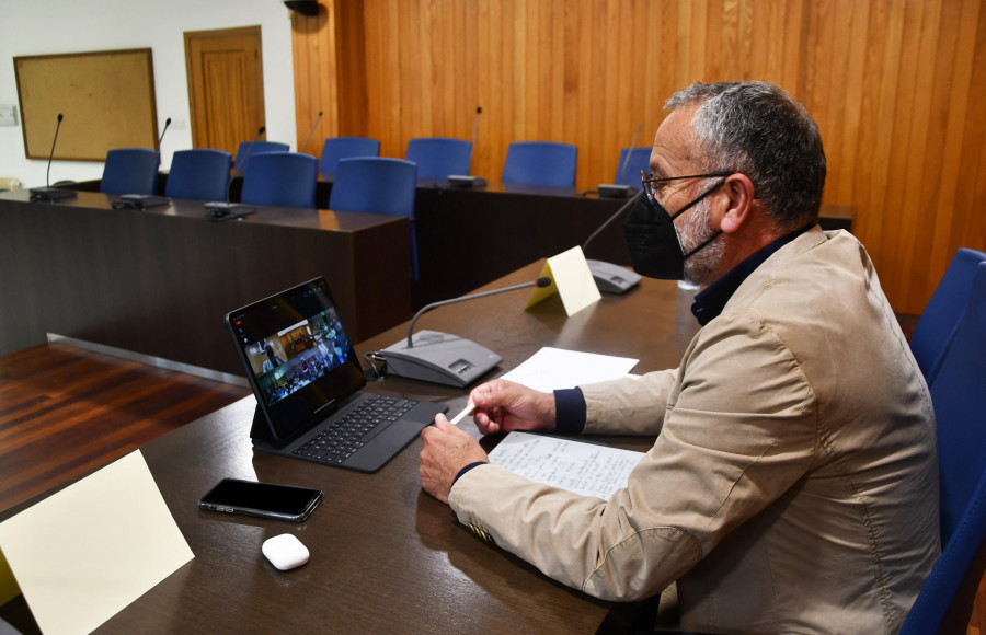 El alcalde de Cambre responde a los más pequeños en el pleno infantil