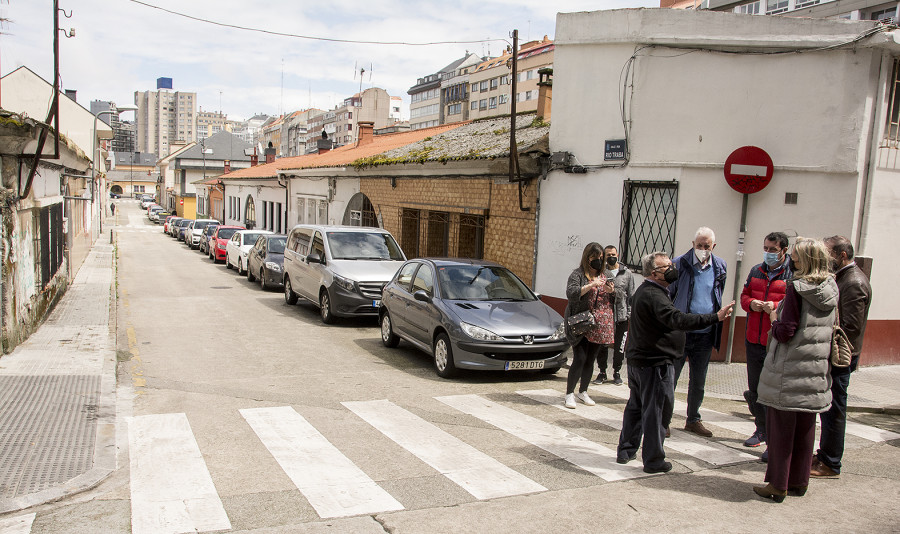 El grupo municipal popular denuncia "dejadez" del Ejecutivo local en el barrio de Os Mallos