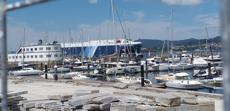 Las muestras de covid-19 de tres de los tripulantes del barco aislado en Vigo son de la variante india