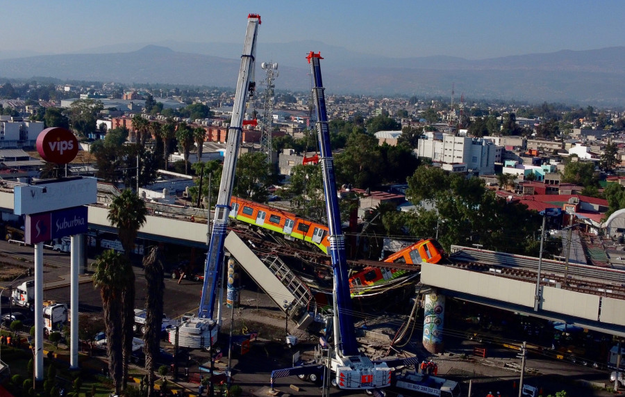 Al menos 23 muertos por el derrumbe de un viaducto del Metro de Ciudad de México