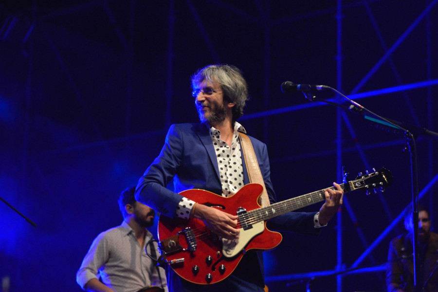 El músico coruñés Xoel López reedita tres de sus últimos discos en formato especial de vinilo