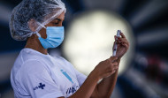 La industria farmacéutica carga contra Biden por su apoyo a retirar patentes