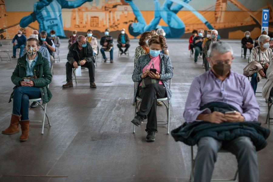 Los ingresados por covid bajan de 200 en Galicia y disminuyen también los nuevos contagios