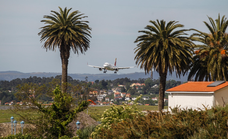 El Ayuntamiento anunciará “de forma inminente” nuevos destinos para el aeropuerto de Alvedro