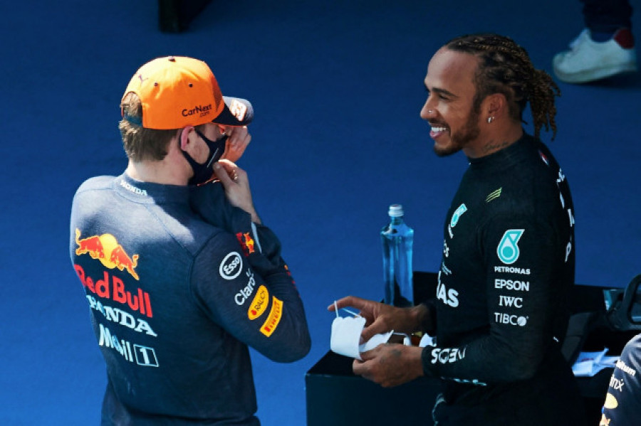 Hamilton logra su 'pole' número 100, con Sainz sexto y Alonso décimo