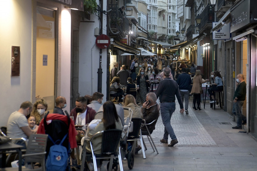 La primera noche sin toque de queda en A Coruña se salda con algunas sanciones por la mascarilla o estar de botellón