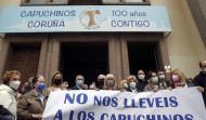 Decenas de personas se concentran a las puertas del convento capuchino para pedir que no se clausure