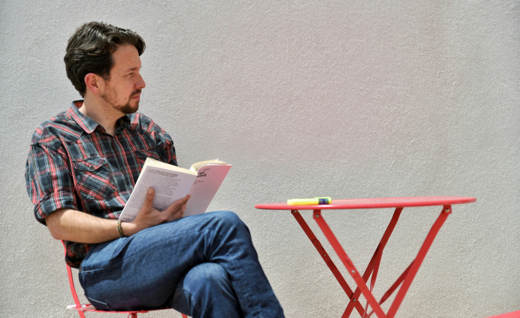Pablo Iglesias cambia de imagen tras dejar la política y se corta la coleta