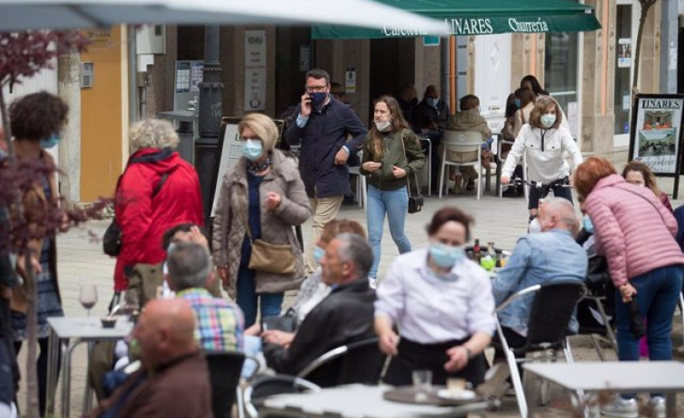 Bajan los ingresados y los casos activos de covid en Galicia, a pesar del leve repunte de los nuevos contagios