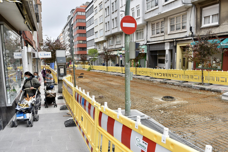 La lluvia de estas semanas retrasa la renovación  de la avenida de Os Mallos