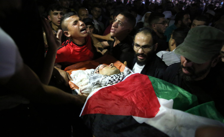 Una decena de ambulancias egipcias entran a Gaza para trasladar heridos
