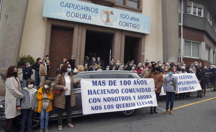 Nueva protesta contra el cierre de la iglesia de los Capuchinos