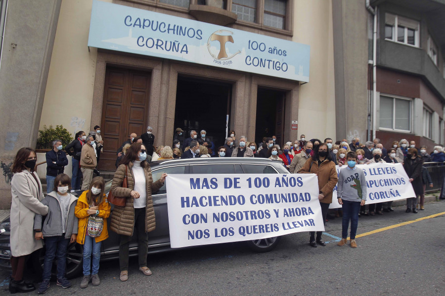 Nueva protesta contra el cierre de la iglesia de los Capuchinos