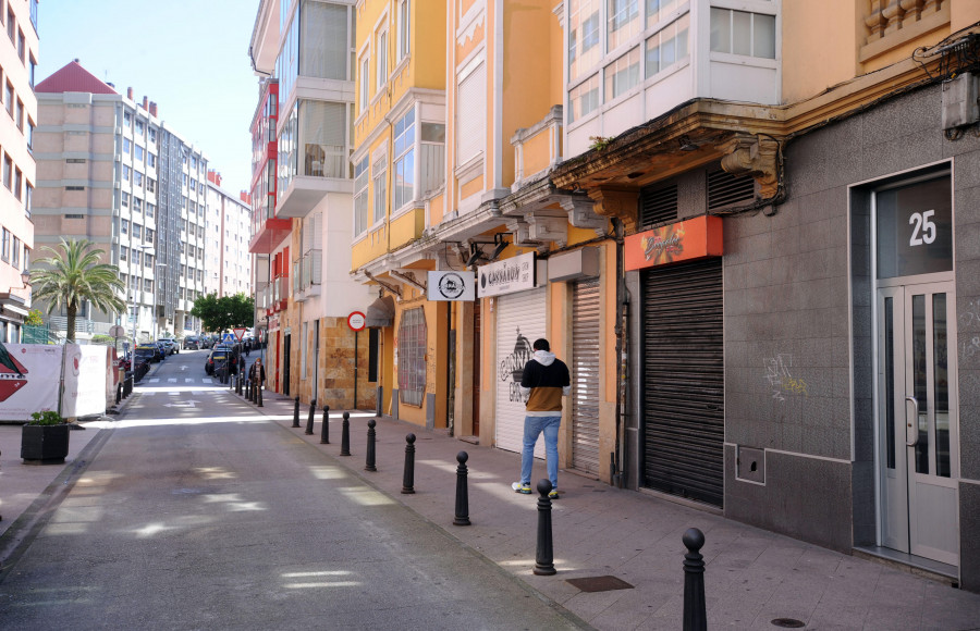 La Policía Local descubre una fiesta con 20 clientes en un pub del Orzán