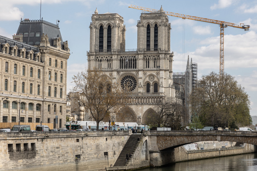 Cerrada temporalmente la plaza de la catedral de Notre Dame por altos niveles de plomo