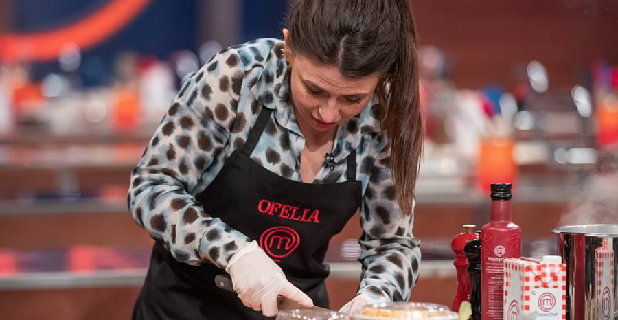 Ofelia cocina su animal favorito, entre lágrimas y la mofa de sus compañeros