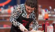 Ofelia cocina su animal favorito, entre lágrimas y la mofa de sus compañeros