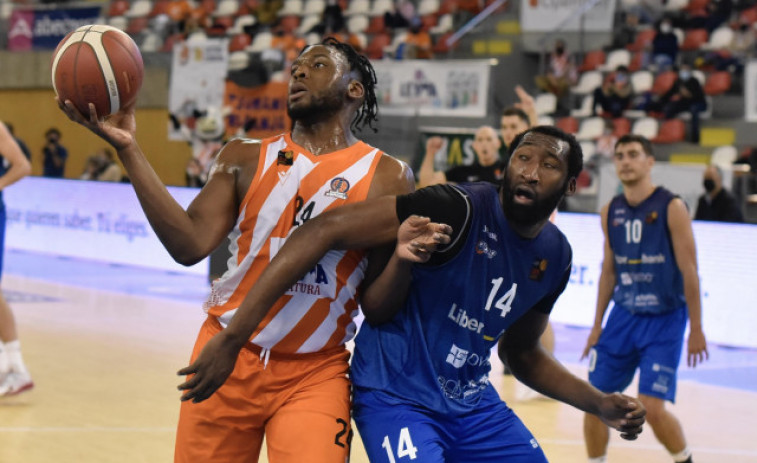 Emoción y victoria del Básquet Coruña en Riazor