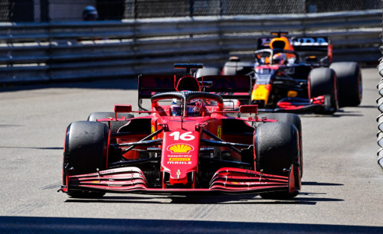 Leclerc brilla para Ferrari firmando la pole ‘en casa’