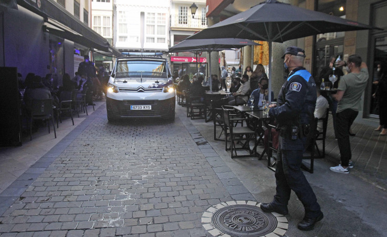 La Policía Local realiza una inspección sorpresa de los locales de hostelería de Torreiro