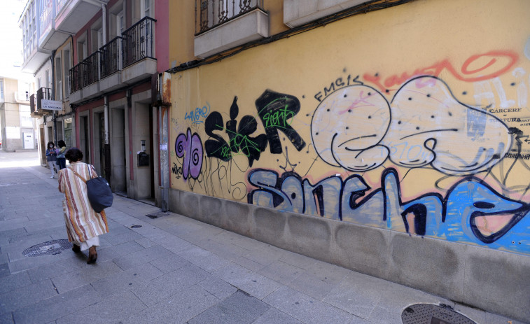 Los grafiteros vuelven a actuar en las calles del centro de la ciudad