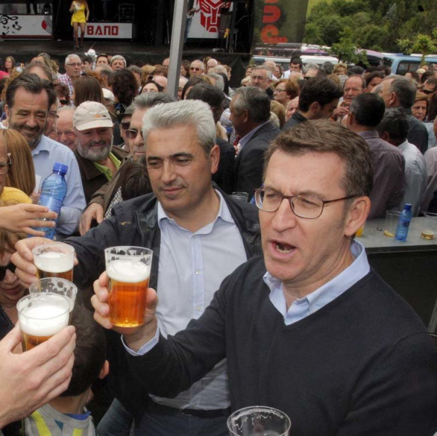 Feijóo le da una malleira a las mareas en la romería de O Pino