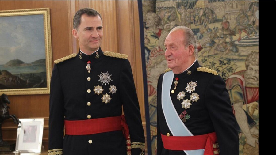 Felipe VI queda con su padre en Madrid tras hablar por teléfono en Abu Dabi