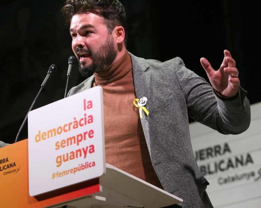 El montaraz Rufián saca la faca tuitera