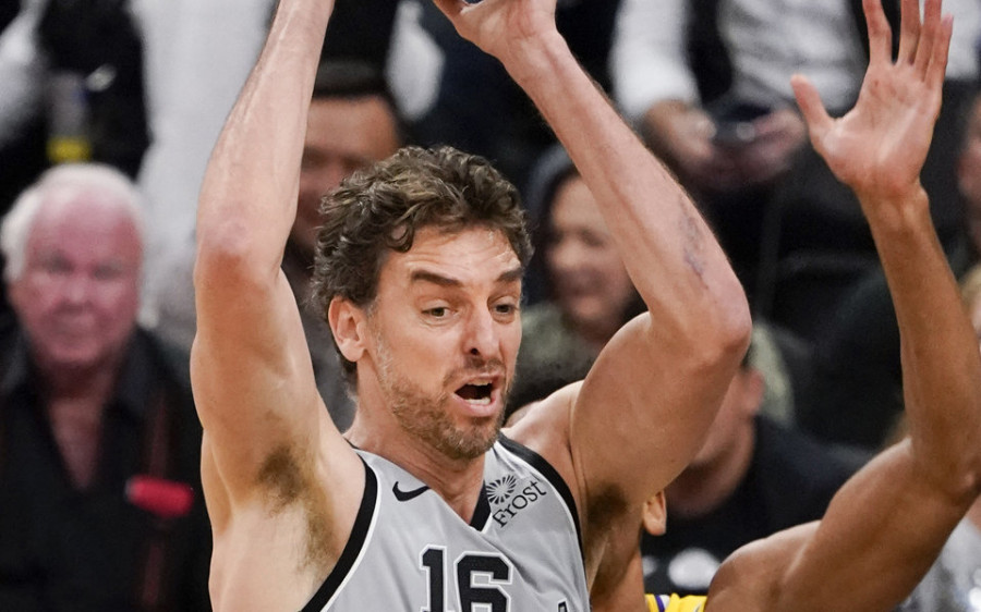 Gasol desespera a sus viejos amigos