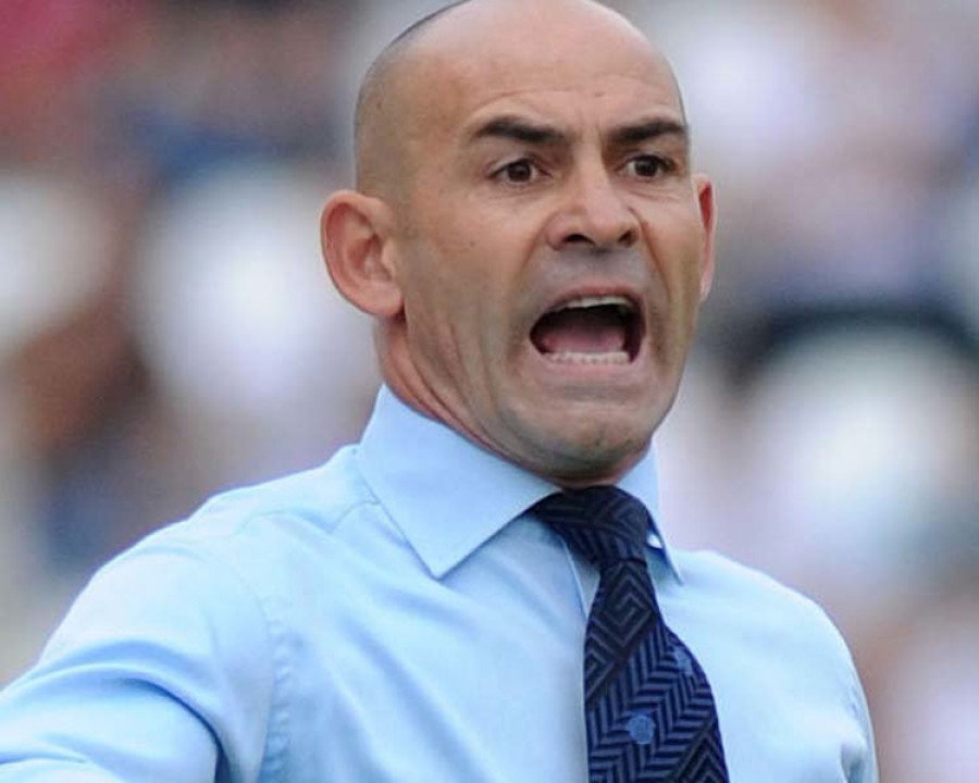 Una dura entrada de Paco Jémez